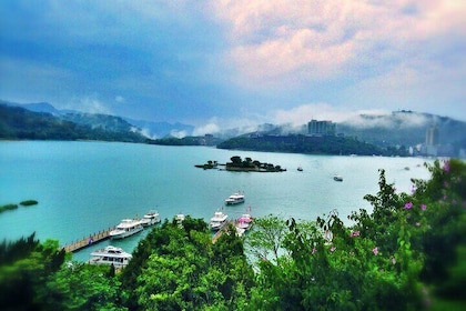 Breathtaking Sun Moon Lake Tour