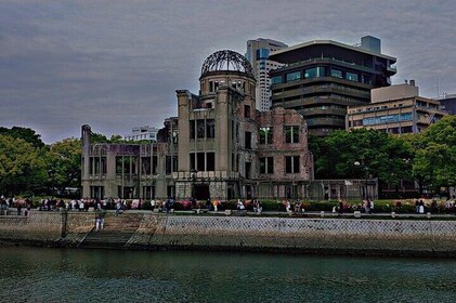 ''Explore Peace Memorial Park and the Atomic Bomb Dome''