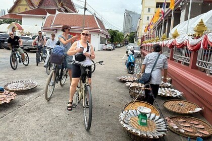 Half Day Bangkok Cycling Tour with Canal Boat and Thai Lunch