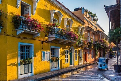 Discover History and Culture with Cartagena Walking Tour