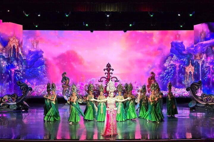 Colosseum Cabaret Pattaya Gold