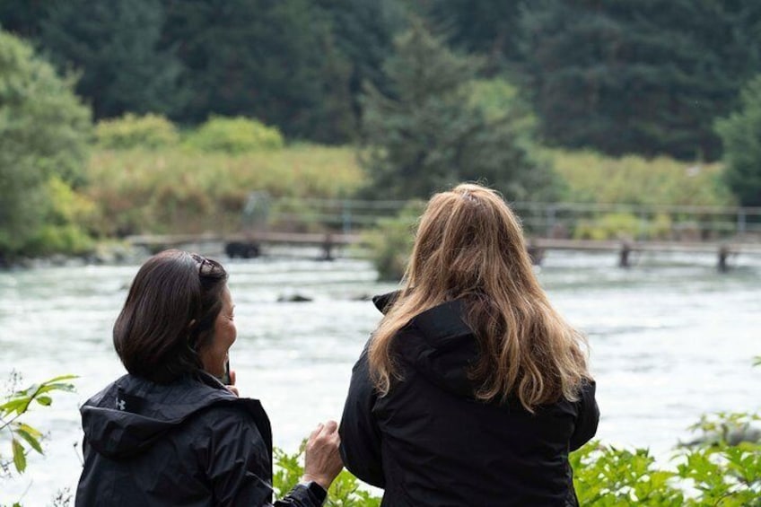 https://media-cdn.tripadvisor.com/media/attractions-splice-spp-720x480/06/71/36/38.jpgTwo guests admire a bear fishing at the weir on the Chilkoot river