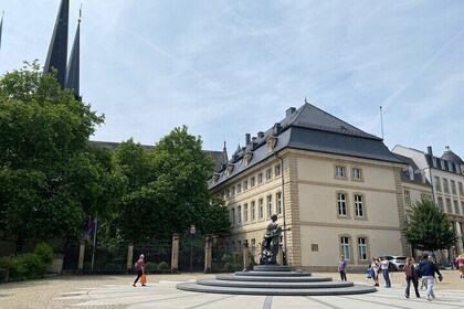 Escape Luxembourg City Walk with Puzzles