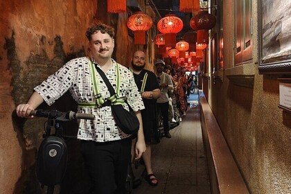 Night E Scooter Tour at Bangkok with Temples and Flower Market