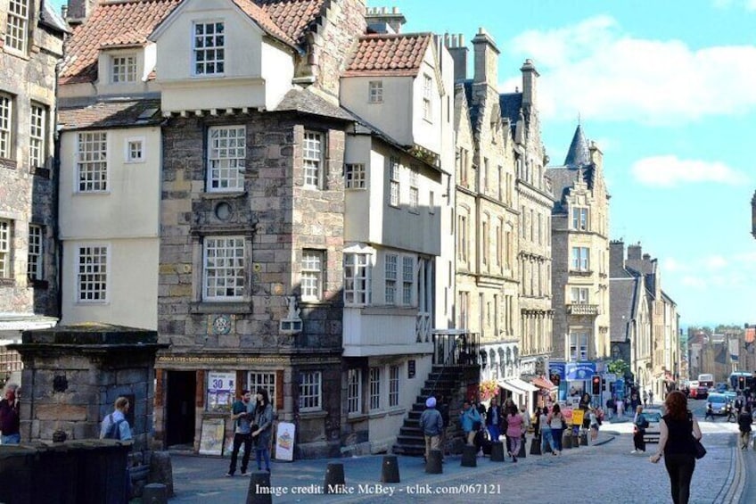 Private Edinburgh Full Day Tour with Tickets to the Castle