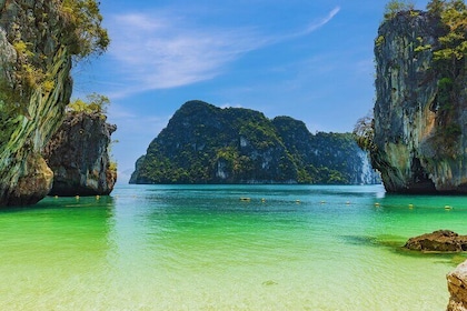 Hong Islands Earlybird Tour with Breakfast by Speedboat