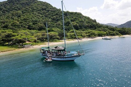 Sail to Tayrona Park with Lunch, Snorkelling and Paddle