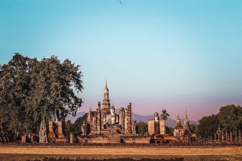 Pedal & Explore: Sukhothai Historical Park Full-Day Adventure