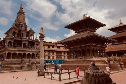 Golden Triangle Tour of Nepal- Kathmandu, Chitwan and Pokhara