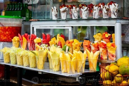 Exotic Fruit Tour with more than 10 tastings in Medellin