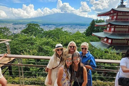 Mt. Fuji Views and Whisky brewery Private Car Tour