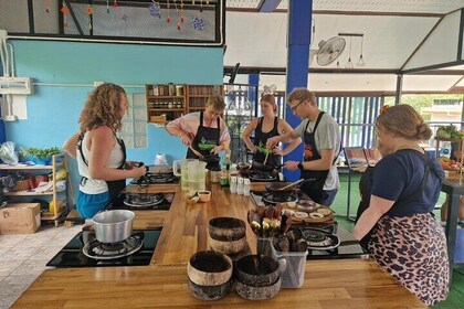 Koh Tao Private Rooftop Thai Cooking Class with Scenic View