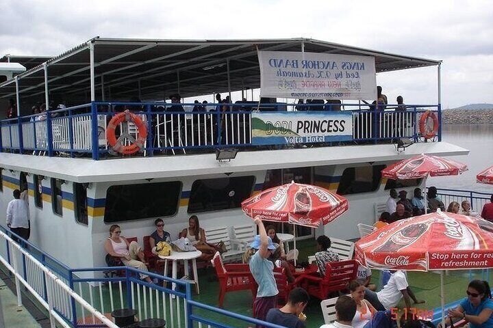5 Hours Boat Cruise at Dodi in Akosombo with Lunch Live Music 