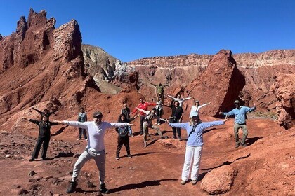 Tour of the Rainbow Valley and Petroglyphs of Yerbas Buenas