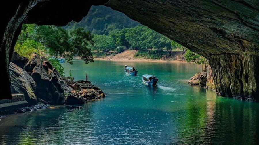 Discover Phong Nha Caves with overnight bus or train from Hanoi