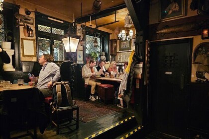 London Historical Pub Tour with Pilgrims and Pirates