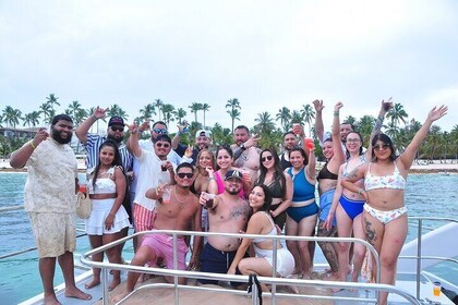 Private Catamaran for Groups – Snorkeling, Music and Dominican Rum