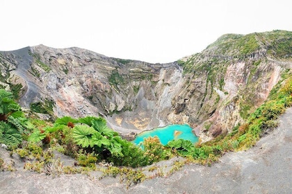 Private Tour from San JosĂ©: IrazĂș Volcano & Cartago Sites