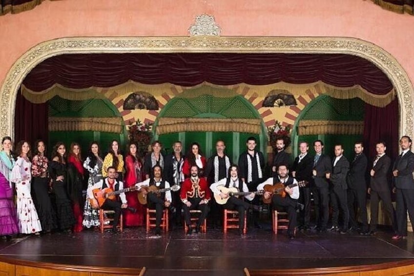 Enjoy pure and traditional flamenco with the largest cast of professional artists in the most emblematic tablao in Seville. Only at El Palacio Andaluz.