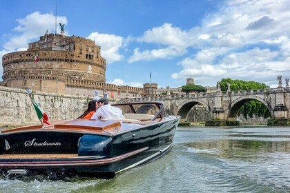 Romantic Private Cruise with Yacht on the Tiber