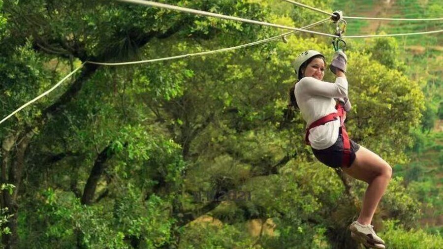 Vang Vieng Kayaking, Zipline,Tham Chang Cave and Water Cave