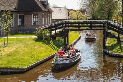 Private Tour Giethoorn The Venice of The Netherlands