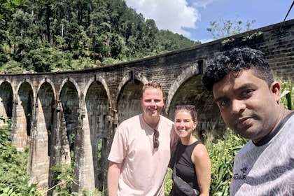 Kandy to Ella Scenic Road Trip and Train Ride Tour