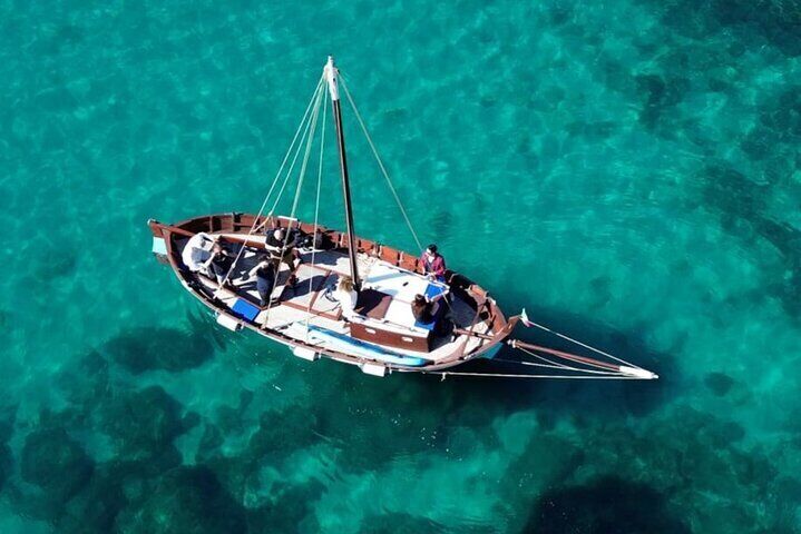 Cagliari Gulf Boat tour : 5 stops, snorkeling & local aperitif