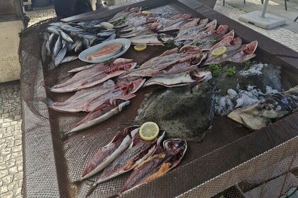 Private City Harbor Tour with Seafood Lunch and Coastal Views