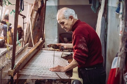 Giza Pyramids tour & Cairo Crafts: Carpets, Perfume, Papyrus