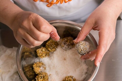 Premium Port Wines + Cheese Tasting With a Sommelier in Lisbon