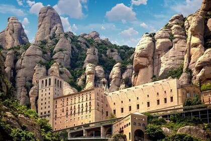 Montserrat, Cavas Codorniu and Sitges Tour from Barcelona