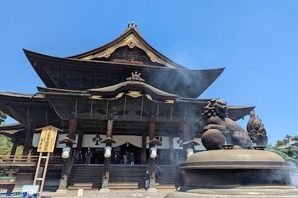 Nagano Zenkoji Temple Town Walking Tour and Oyaki Tasting