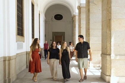 Private Reina Sofía Tour with Hotel Pickup & Drinks on a Terrace