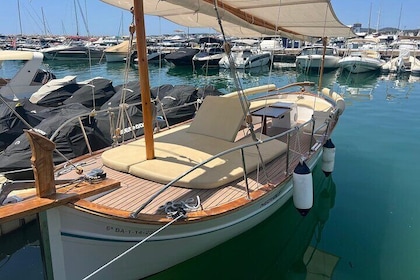 Sail on an electric Majorcan llaut from Puerto Portals