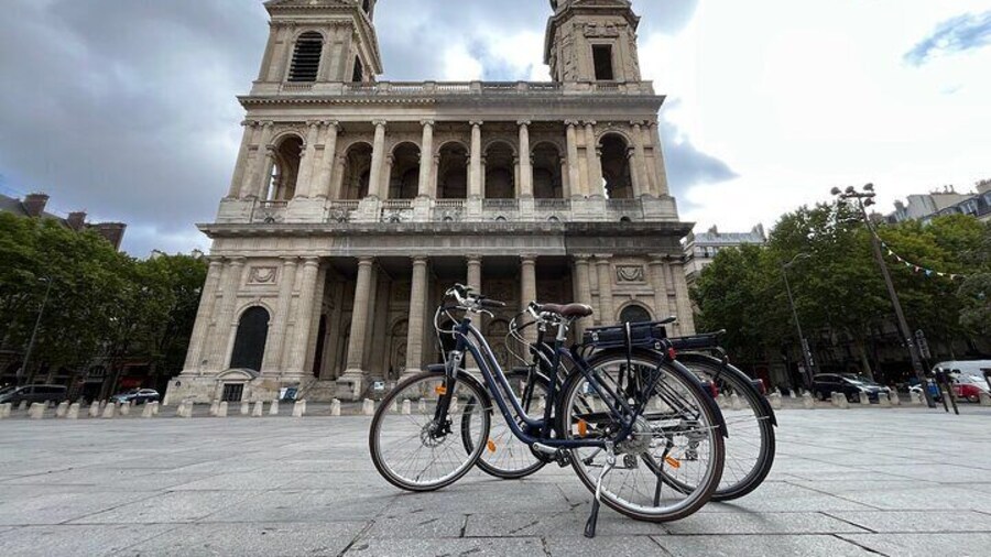 Small Group Bike Tour of Paris Left Bank