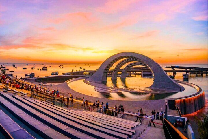 The Kiss Of The Sea show's main stage was built on the water's surface,