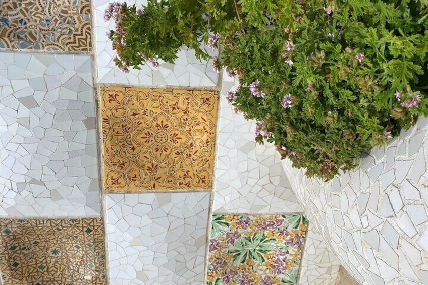 Skip the Line with Drink and Tapas: Sagrada Familia and Güell Park Guided Tour