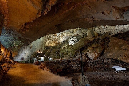 Commander Cave All-Inclusive Admission Ticket