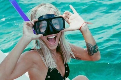 Isla Mujeres Catamaran Tour with Snorkelling and Lunch