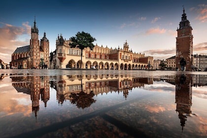 Krakow with 3 Hour Guided Bike Tour in Dutch
