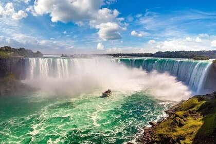 Explore Niagara Falls with Private Scavenger Hunt Tour