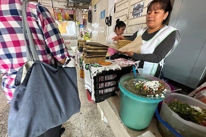 Mexican Salsa Workshop with Local Market Visit in Mexico City