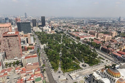 Mexico City Welcome Ride: Airport Pickup + 1-Hour City Highlights