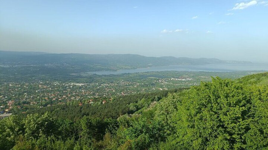 Discover the tranquil beauty of Sapanca Lake and the lush landscapes of Masukiye. A perfect day out from the city!