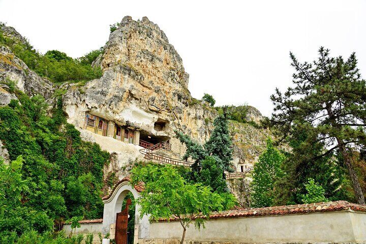 From Bucharest: Private Bulgaria Tour to Veliko Tarnovo