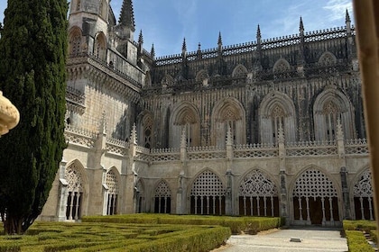 private tour Luxury car to Fatima, Óbidos, Nazaré, Tomar,Alcobaça