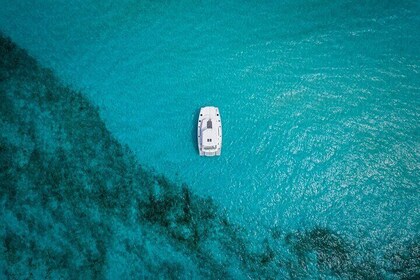 Private Luxury 51′ Leopard Yacht – Cancun to Isla Mujeres 4-Hour