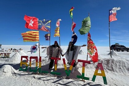Magical Uyuni Salt Flats: Full Day Tour with Lunch