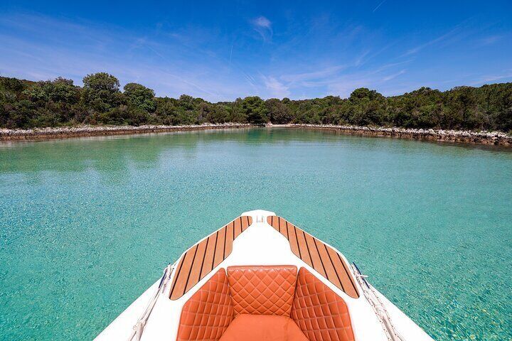 Zadar: 4-Islands Escape & Hidden Shipwreck with Lunch